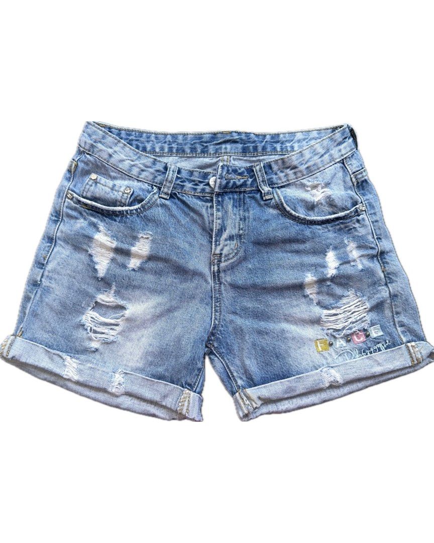 Denim shorts (Category: Shorts) located in Bacoor. Submitted by pickedbykoko (Listing ID 1466917417, Image 1). Description: Size: 29 inches Length: 12 inches Condition: Very Good 🏷 ₱88.00 Code: K04.