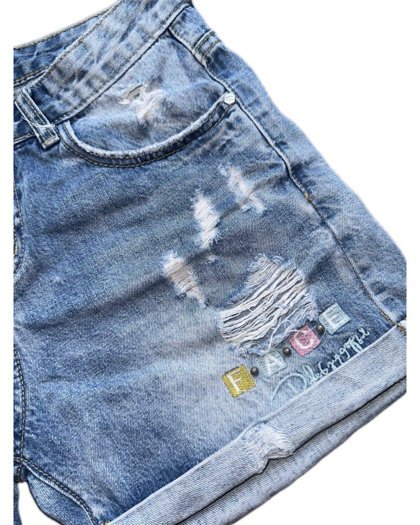 Denim shorts (Category: Shorts) located in Bacoor. Submitted by pickedbykoko (Listing ID 1466917417, Image 2). Description: Size: 29 inches Length: 12 inches Condition: Very Good 🏷 ₱88.00 Code: K04.