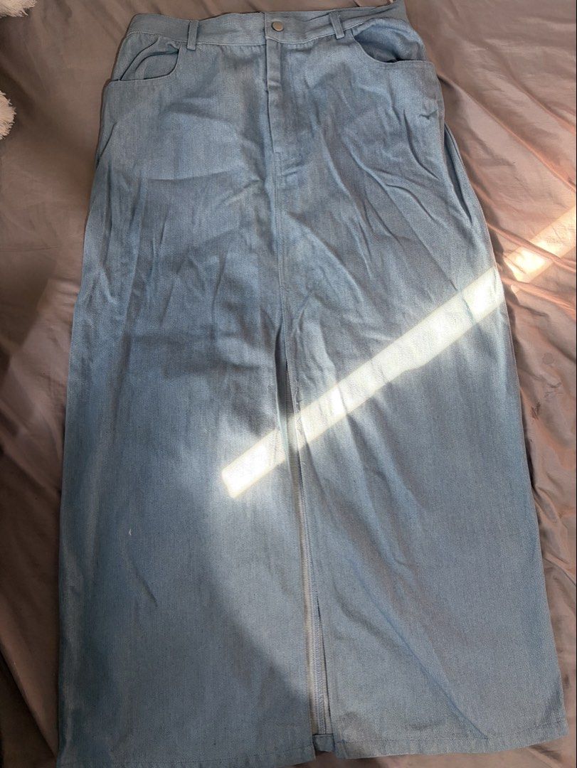 denim skirt bought in UK (Category: Skirts) located in Manila. Submitted by slayandchic (Listing ID 1466921073, Image 1). Description: new and unused branded large on tag.