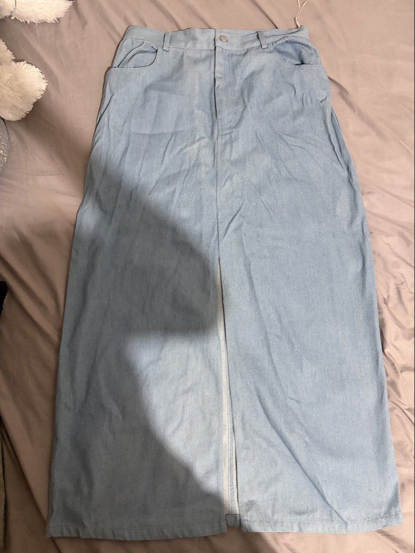 denim skirt bought in UK (Category: Skirts) located in Manila. Submitted by slayandchic (Listing ID 1466921073, Image 2). Description: new and unused branded large on tag.