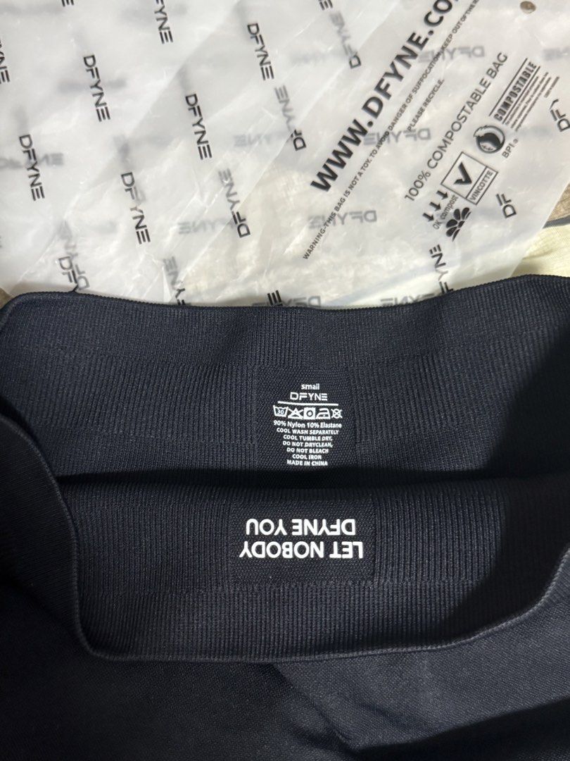 DFYNE Black Set (Category: Activewear) located in Manila. Submitted by glossywife (Listing ID 1466909591, Image 2). Description: Size small Comes w the pouch Tried on only but it doesn’t fit me right Mop: GCash Mod: GrabExpress / J&T / Lalamove.