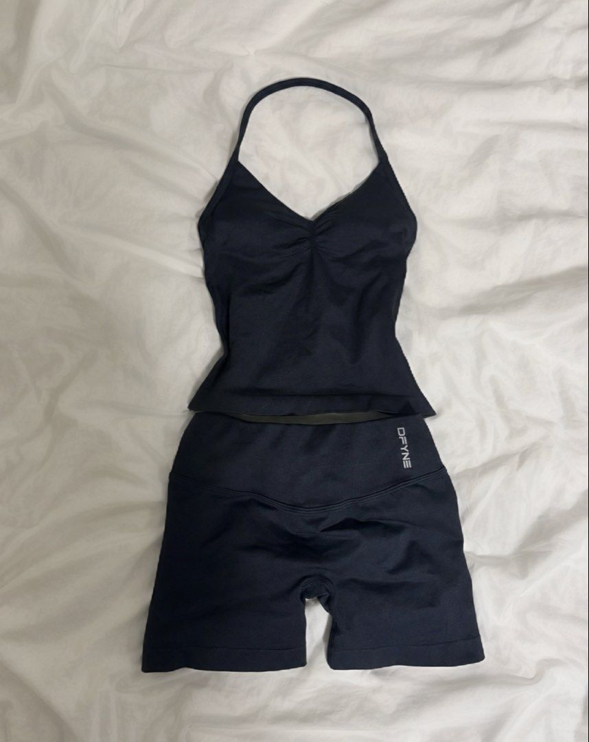 DFYNE Black Set (Category: Activewear) located in Manila. Submitted by glossywife (Listing ID 1466909591, Image 1). Description: Size small Comes w the pouch Tried on only but it doesn’t fit me right Mop: GCash Mod: GrabExpress / J&T / Lalamove.