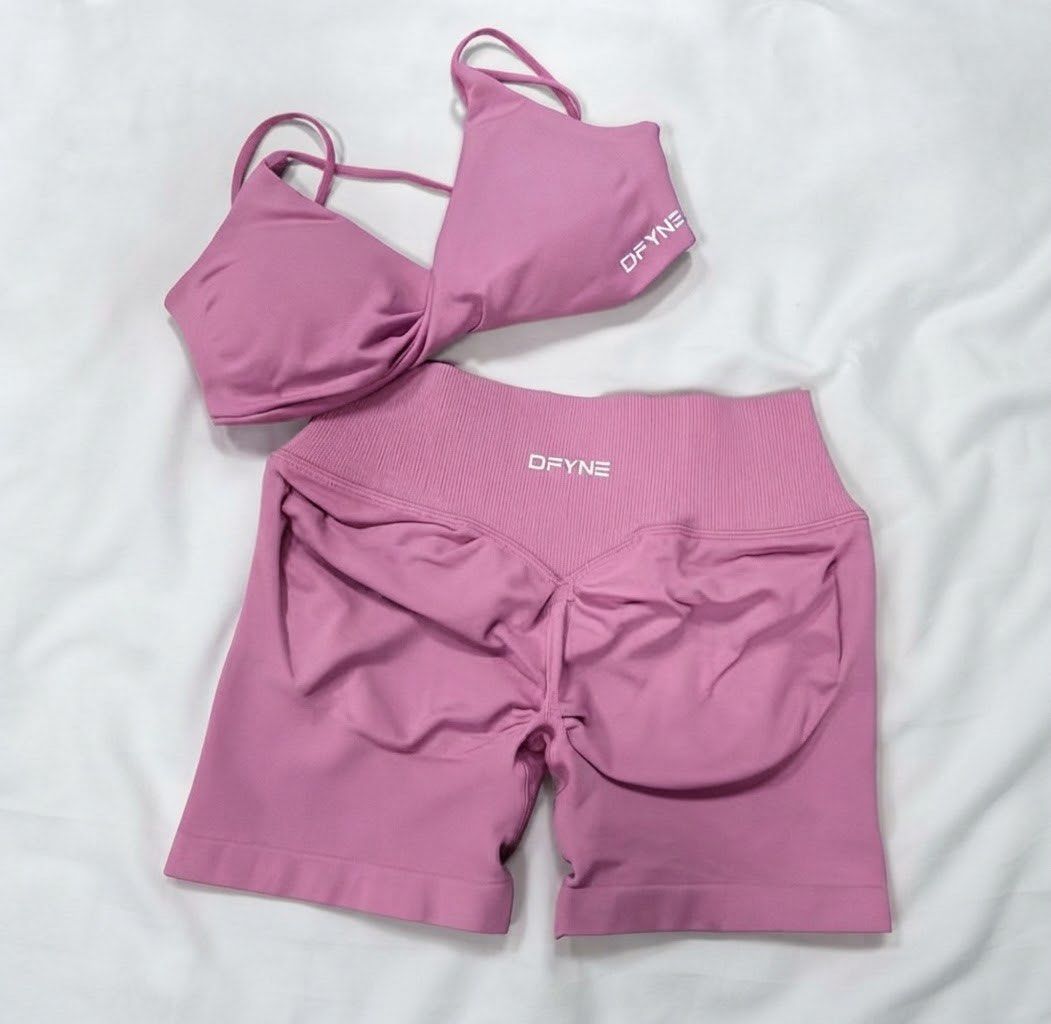 DFYNE Pink Set (Category: Activewear) located in Manila. Submitted by glossywife (Listing ID 1466907889, Image 1). Description: Size small Comes w the DFYNE pouch Tried it on only but it doesn’t fit me right Mop: Bank Transfer Mod: GrabExpress / J&T / Lalamove.