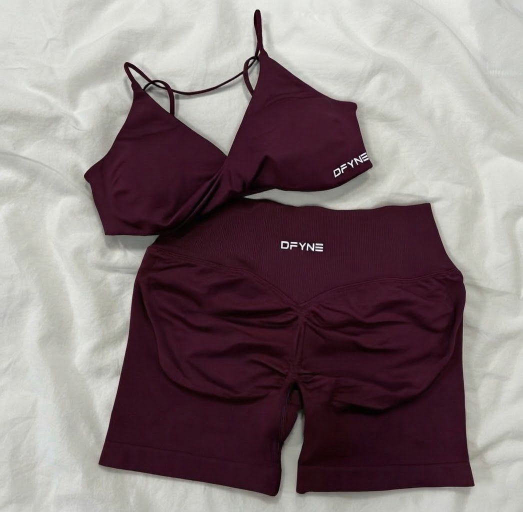 DFYNE Winterberry Set (Category: Activewear) located in Manila. Submitted by glossywife (Listing ID 1466909276, Image 1). Description: Size small Comes w the DFYNE pouch Tried on only but it doesn’t fit me right Mop: Bank transfer Mod: Grabexpress / J&T / Lalamove.