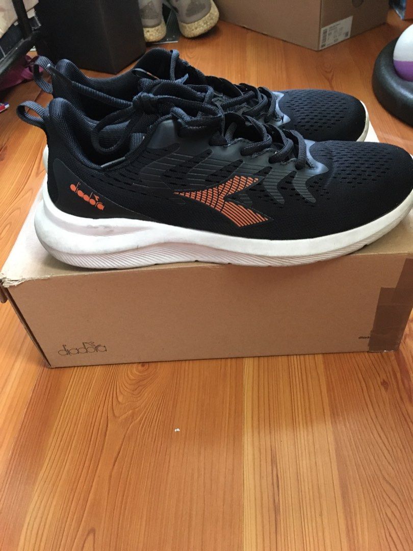 Diadora gildano (Category: Sneakers) located in San Juan City. Submitted by sashoppeepipi (Listing ID 1466783271, Image 1). Description: .