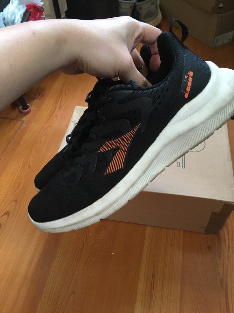 Diadora gildano (Category: Sneakers) located in San Juan City. Submitted by sashoppeepipi (Listing ID 1466783271, Image 2). Description: .