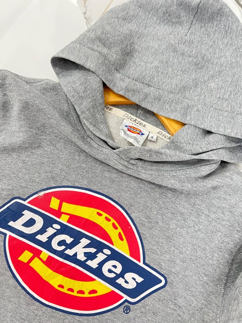 Dickies Grey Logo Hoodie Size S (Category: Hoodies) located in Baguio. Submitted by pureearth.5f1c08 (Listing ID 1466901699, Image 3). Description: - Brand: Dickies - Color: Grey - Size: Small - Design: Iconic large horseshoe logo printed on the chest - Features: Front kangaroo pocket with small woven logo patch, ribbed cuffs and hem, attached hood with branded neck taping - Style: Classic skate and streetwear essential - Condition: Excellent / W