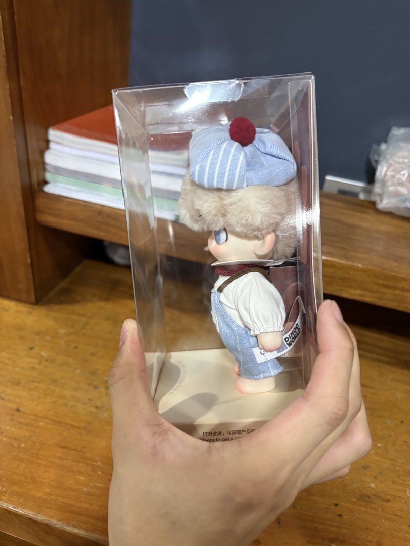 Dimoo Popmart (Category: Designer & Blind Box Toys) located in Quezon City. Submitted by undeadgirlnextdoor (Listing ID 1466871340, Image 3). Description: Wysiwyg Nib Super glue stain on the bottom .