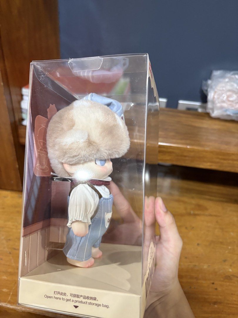 Dimoo Popmart (Category: Designer & Blind Box Toys) located in Quezon City. Submitted by undeadgirlnextdoor (Listing ID 1466871340, Image 2). Description: Wysiwyg Nib Super glue stain on the bottom .