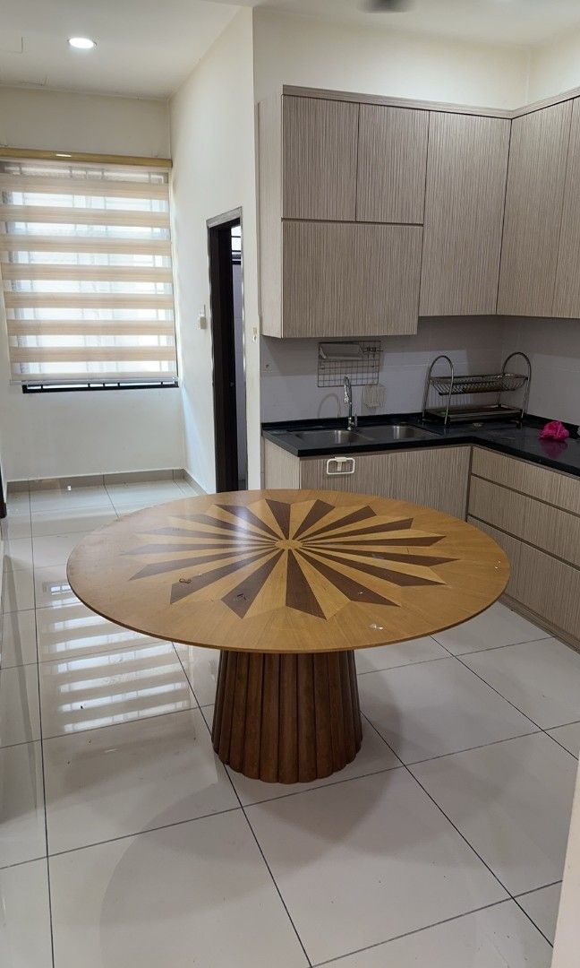 dining table (Category: Tables & Sets) located in Kuala Lumpur. Submitted by rayne_kang (Listing ID 1466795872, Image 1). Description: 新山二手 5尺 实木 餐桌 出售一张 5尺实木餐桌， 结实耐用，稳固不摇晃， 商品详情： * 尺寸：5尺 * 材质：实木 * 状况：二手，正常使用痕迹 * 坚固耐用，使用功能完全正常 欢迎现场看货，自己载回去。 有兴趣欢迎私讯询问，🐴600 价格可谈。 #新山 #jb.