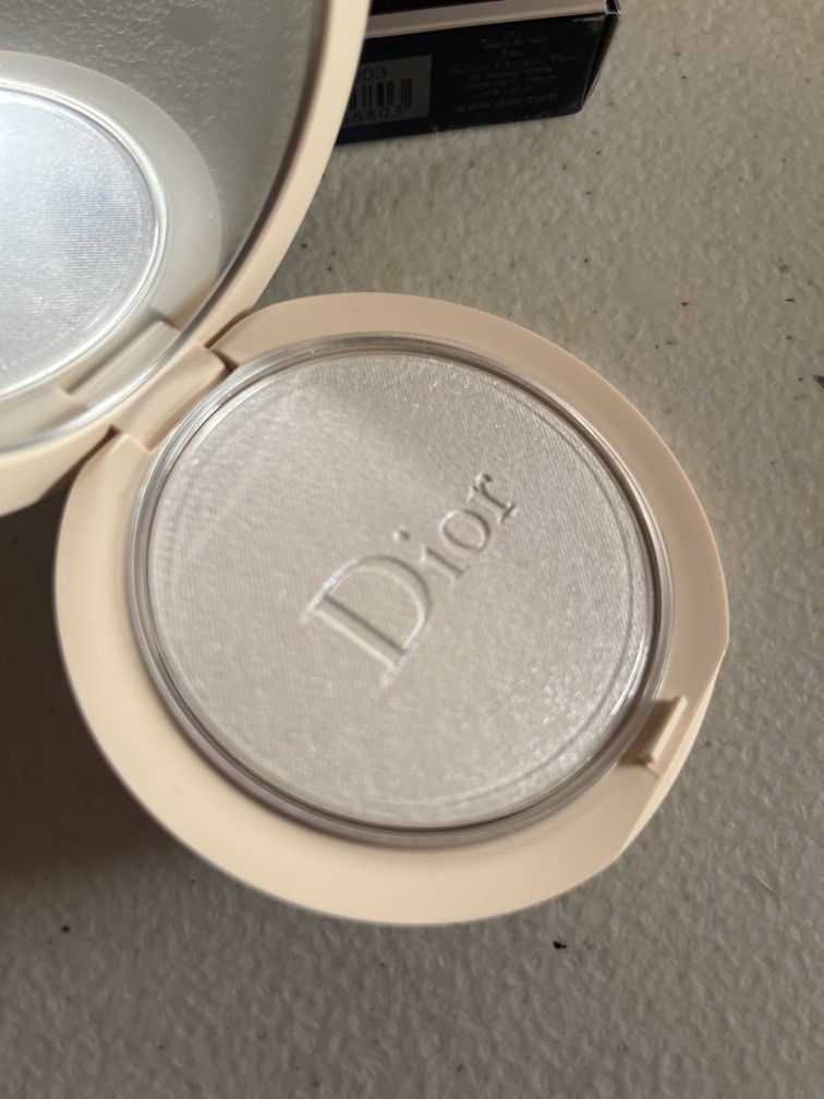 DIOR FOREVER HIGHLIGHTING POWDER1n (Category: Makeup) located in Manila. Submitted by luxeclassyshop (Listing ID 1466865950, Image 3). Description: DIOR FOREVER HIGHLIGHTING POWDER 1n Original 6g .