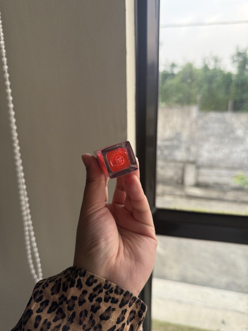 Dior Lip Oil (Category: Makeup) located in Imus. Submitted by diana2999 (Listing ID 1466875721, Image 2). Description: Shade: coral .