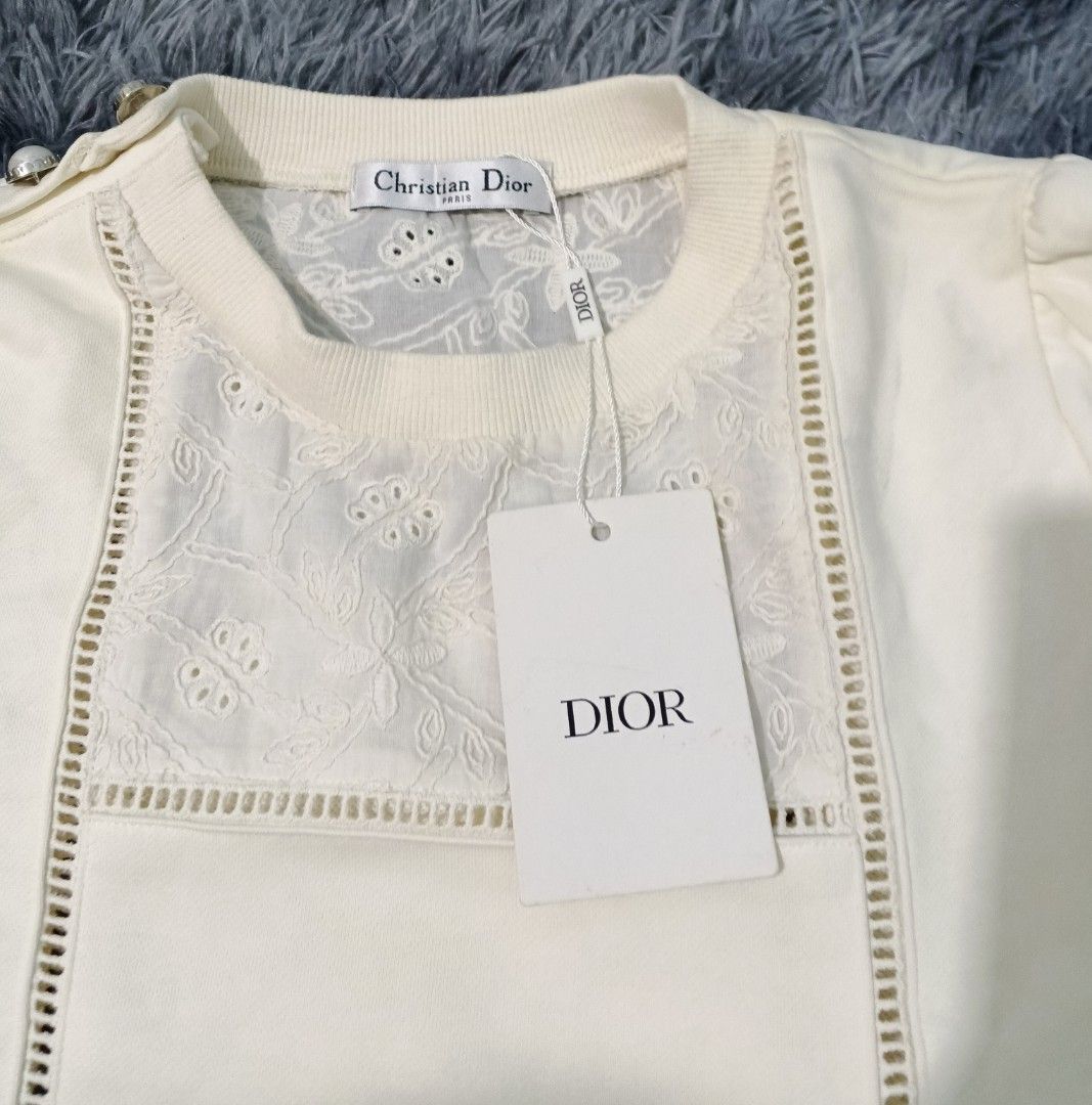 dior longsleeve new (Category: Longsleeves) located in Magalang. Submitted by trendz67271 (Listing ID 1466921949, Image 3). Description: brand new bought from abroad size reference in photos.