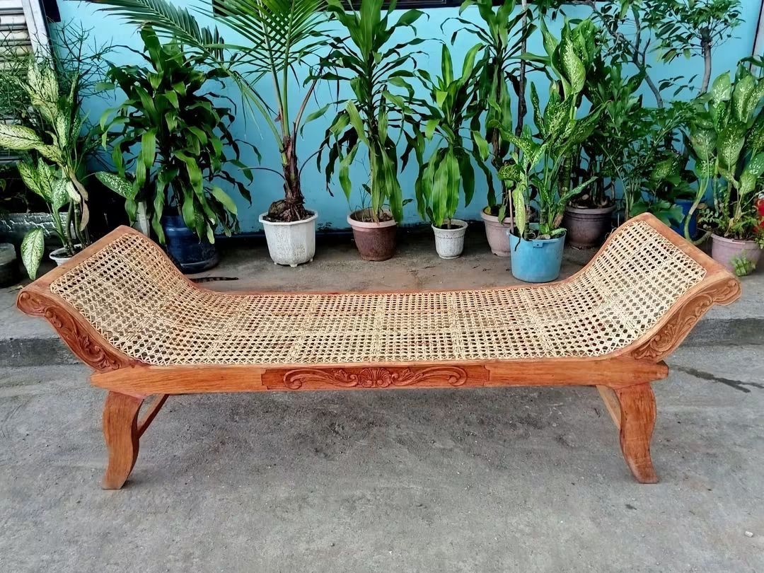 Divan Bench with new solihiya (Category: Sofas) located in Quezon City. Submitted by alex.sabugo01 (Listing ID 1466891495, Image 3). Description: Divan made of solid Narra Wood with newly installed solihiya. Restored and newly varnished. Ready to use. Get it for only P9,950 . Size L73 x W21.5 x SH16 inches.