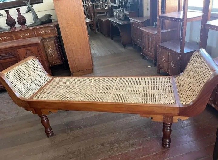 Divan sofa Daybed de Solihiya narra (Category: Sofas) located in Manila. Submitted by carmelites36250 (Listing ID 1466834977, Image 2). Description: Divan sofa daybed ❤❤❤ Solid narra new Solihiya❤❤ Ready to use full Varnish Deliver Pm me ☎☎☎☎ Price-14, 500 #forsale #furniturestore.