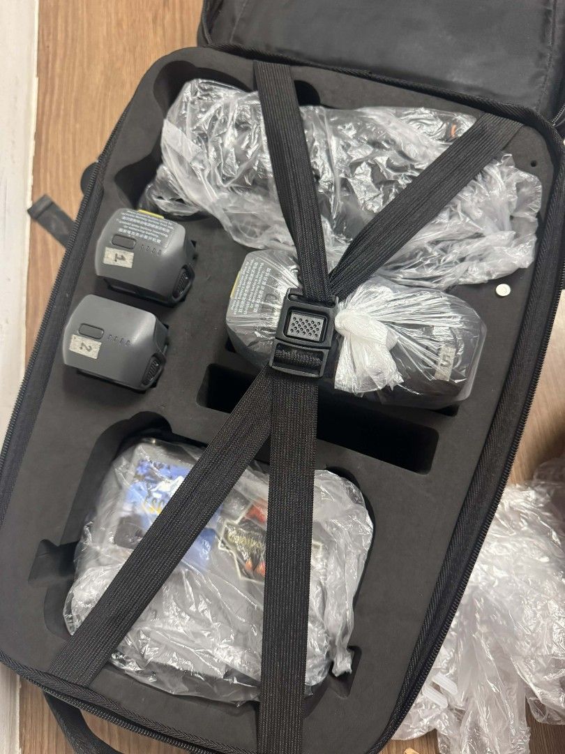 DJI Mavic 4 Pro (Category: Drones) located in Malabon City. Submitted by hyrugadgets (Listing ID 1466861784, Image 2). Description: 2nd Hand Unit DJI Mavic 4 Pro Complete with Box with Bag and Extra Battery P.114,990.