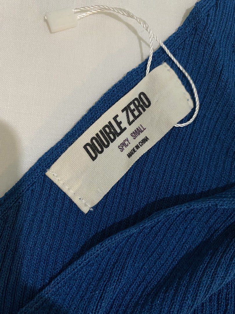 Double Zero Blue Ribbed Tank Top (Category: Sleeveless) located in Tabaco. Submitted by camila_p (Listing ID 1466779128, Image 3). Description: - Brand: Double Zero - Size: Small (S) - Condition: Brand new with tags attached - Color: Bright blue - Material: Stretchy knit fabric - Details: V-neck cut with thick straps and ribbed texture.