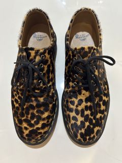 (Category: ) located in . Submitted by miss.manolos.closet (Listing ID 1466810742, Image 1). Description: .