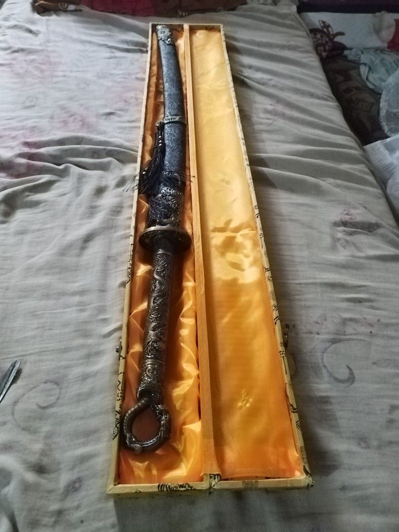 Dragon ring sword 1060 metal (Category: Vintage Collectibles) located in San Rafael. Submitted by jflshoppe1989 (Listing ID 1466266914, Image 2). Description: Real dragon katana sword *40 inches lenght *2kilo ang bigat ng sword nya * Brass ang kanyan handle * Mga nka embose ang details nya *Reel steel blade *Maganda hindi ka mgsisi *Good for collection Price 9500 plus shipping Mas ok Lalamove pick up Contact number 09976703787.