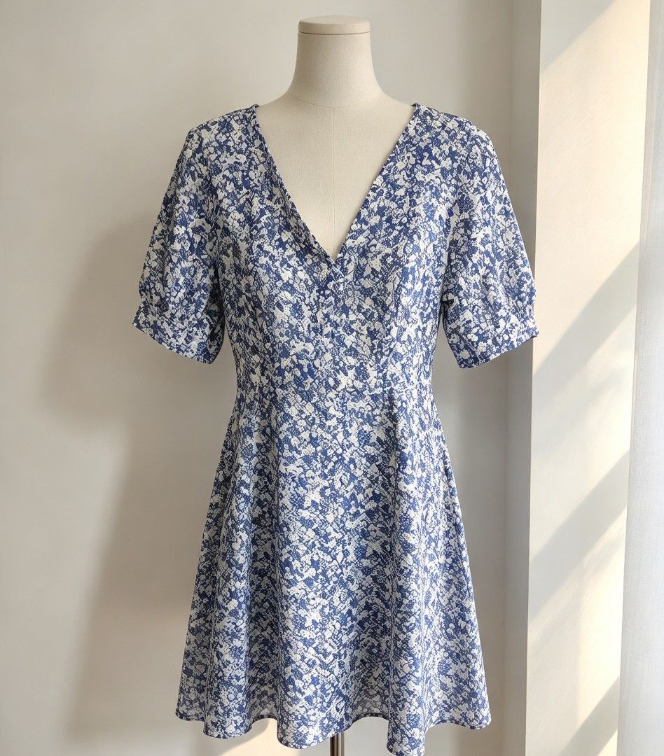 Dress and Skirts (Category: Dresses) located in Manila. Submitted by maxine_27 (Listing ID 1466962970, Image 2). Description: Pm Lang po Kung alin gusto nyo dyan. Different prices po. LOC: Gen.t De Leon Valenzuela City DIFFERENT SIZES most size: Medium ABROAD ORIGINATED.