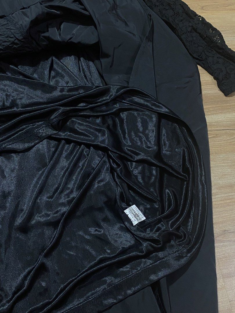 Dress M-L🤍 (Category: Dresses) located in Bulacan. Submitted by Spothings (Listing ID 1466949948, Image 3). Description: Front length:34" Back length:39" - Elegant black long-sleeve dress - Beautiful floral lace bodice with a textured center panel - Flared skirt with layered inner lining for nice volume - Trendy high-low hem (knee-length front, longer back drape) - Secure zipper closure at the back neck - Perfect for parties, dinners, or semi-fo