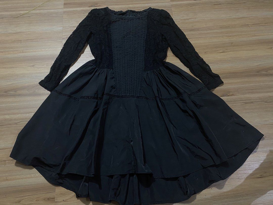 Dress M-L🤍 (Category: Dresses) located in Bulacan. Submitted by Spothings (Listing ID 1466949948, Image 1). Description: Front length:34" Back length:39" - Elegant black long-sleeve dress - Beautiful floral lace bodice with a textured center panel - Flared skirt with layered inner lining for nice volume - Trendy high-low hem (knee-length front, longer back drape) - Secure zipper closure at the back neck - Perfect for parties, dinners, or semi-fo