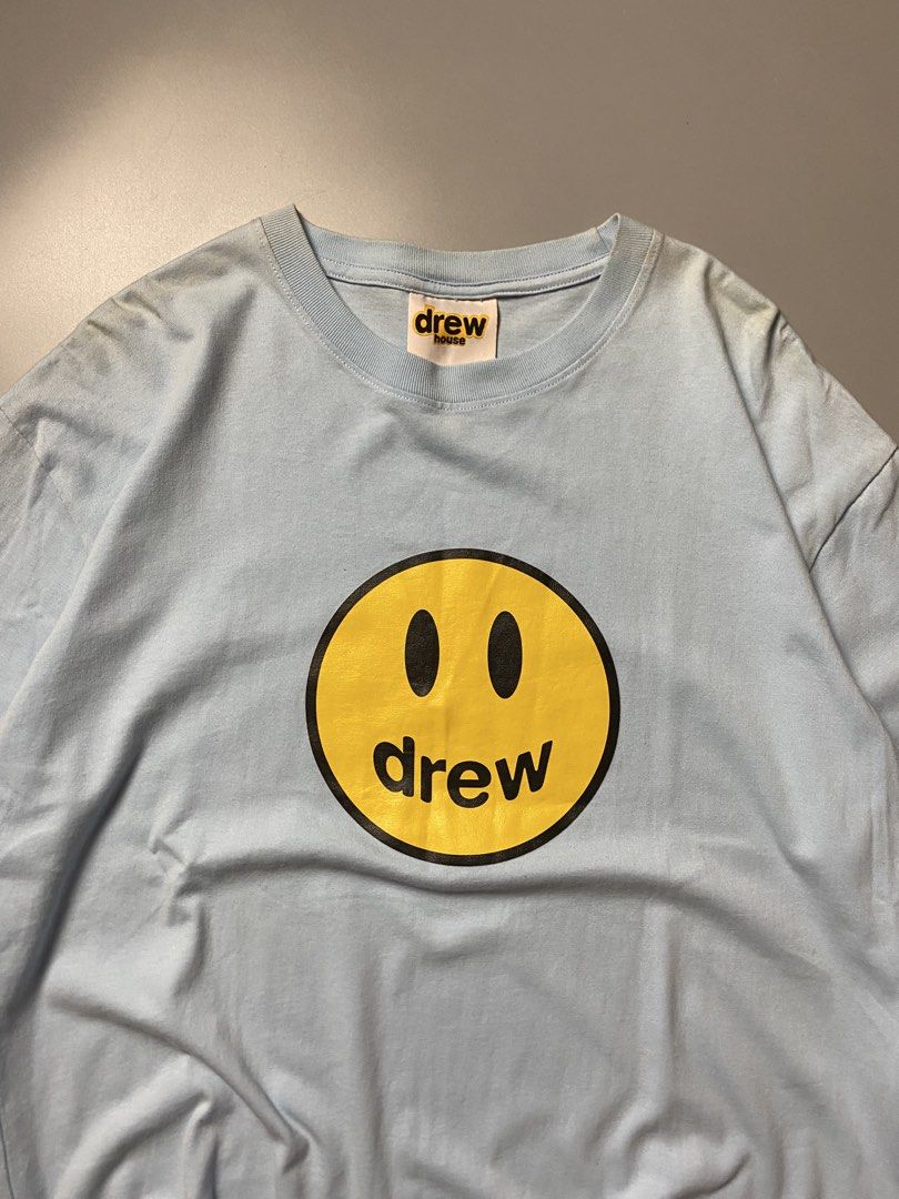 Drew Smiley Longsleev - Size Large (Category: Tshirts & Polo Shirts ) located in Cebu City. Submitted by maicoh230 (Listing ID 1466961474, Image 2). Description: Drew LongSleeve ▫️ Condition: 9/10 ▫️ Color: 9/10 ▫️ Size: Large ▫️ Dimensions: W21 L27 ▫️ Flaw/s: Storage Dirt on shoulder 🏷️ 500 REMINDERS 📍 Cebu City 💳 Payment First Policy 📦 J&T | Maxim (Within Cebu) 📸 Color may vary slightly due to lighting..