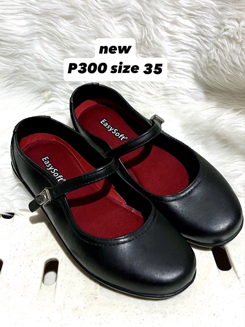 EasySoft Black Shoes 34 and 35 (Category: Flats & Sandals) located in Quezon City. Submitted by Mhia17 (Listing ID 1464628972, Image 1). Description: - Brand: EasySoft - Color: Black size 34 and 35 Loc west ave QC.