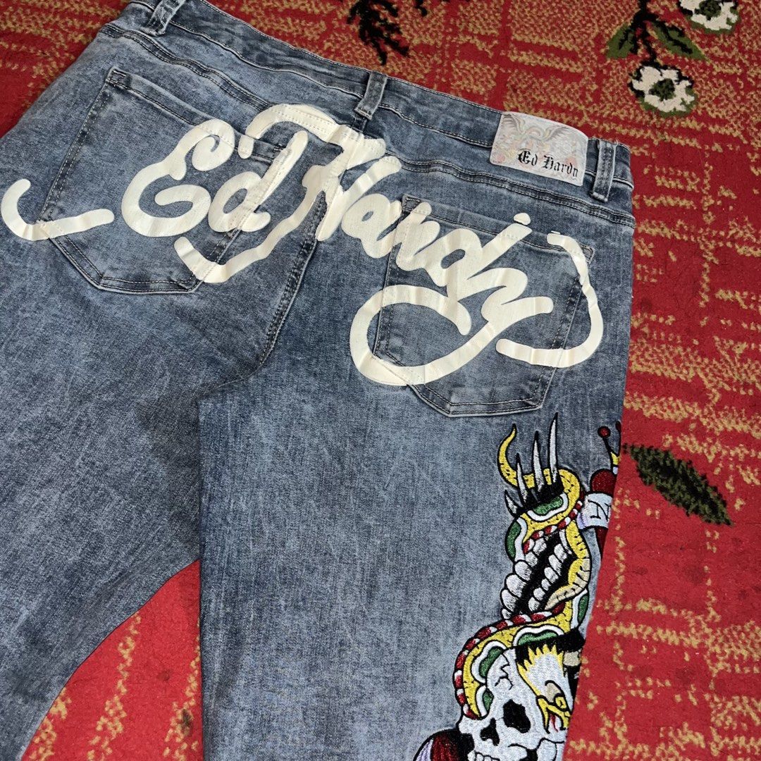 ED HARDY FLARED WOMENS (Category: Jeans) located in Muntinlupa City. Submitted by thuggin.shawn (Listing ID 1466785212, Image 3). Description: ED HARDY FLARED ( WOMENS) W 32-34 / L 41 / T 12 / H 10.5 CLAIM: 1,999 AS NEW -STRETCHABLE DENIM.