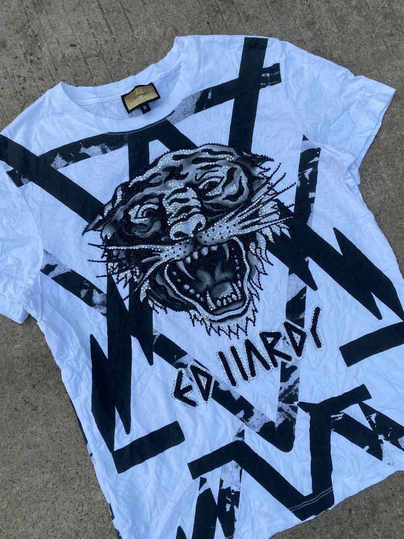 Ed Hardy y2k (Category: Activewear) located in Santa Cruz. Submitted by cosmicmountain.af09e7 (Listing ID 1466889729, Image 2). Description: .