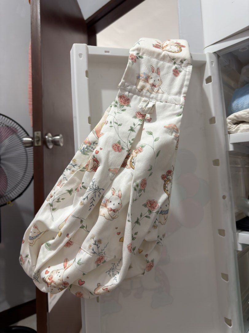 Einmilk Infant Sling Carrier (Category: Carriers & Slings) located in Mandaluyong City. Submitted by akaprocne (Listing ID 1466785394, Image 2). Description: Selling our extra carrier. Lightly used since our main is the Infantino carrier. SF c/o buyer Location MANDALUYONG.