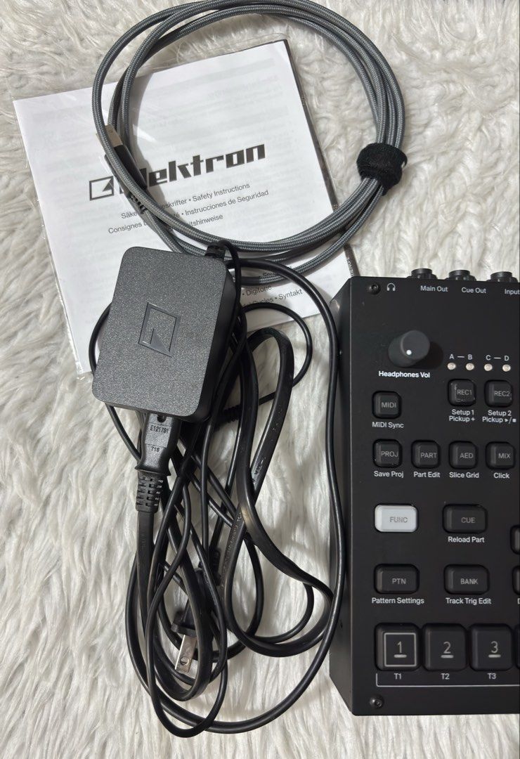 Elektron Octatrack MKII Dynamic Performance Sampler (Category: Lighting & Studio Equipment) located in Paranaque City. Submitted by dalle_closet (Listing ID 1466840138, Image 3). Description: Good as new pa po with box pa ito pero may tear na sa ibabaw Free delivery within metro manila unli test.