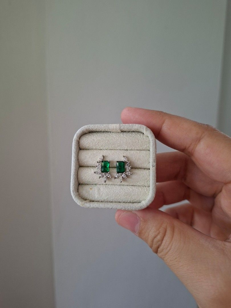 Emerald Green Feather Silver Stainless Steel Stud Earrings (Category: Earrings) located in Dasmarinas. Submitted by danabrie22 (Listing ID 1466821562, Image 3). Description: very well-made, excellent crafstmanship 10/10 condition brand new stainless steel & colored cubic zirconia stones made in Hongkong.