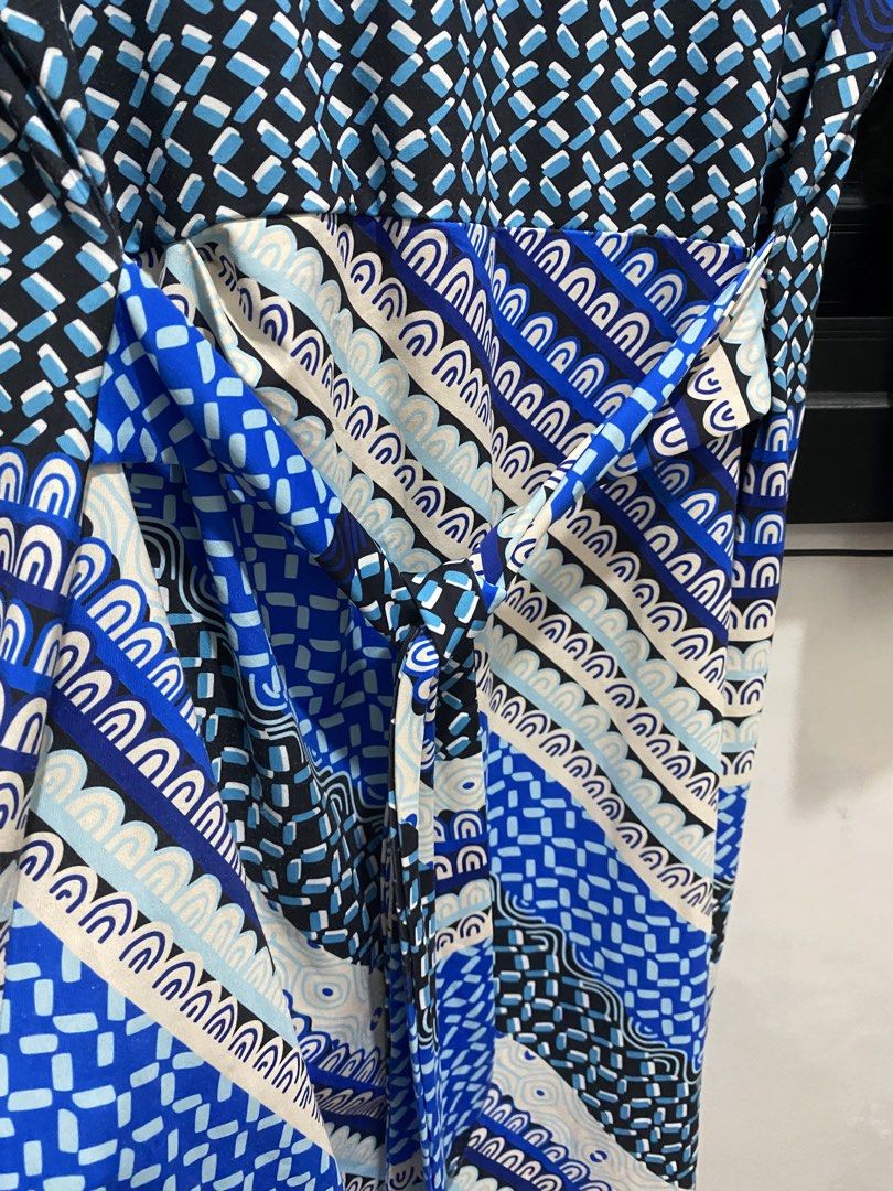 Emilio Pucci Firenze Blue Patterned Silk Dress Size 40 (Category: Dresses) located in Manila. Submitted by hell_market (Listing ID 1466925559, Image 3). Description: - Brand: Emilio Pucci Firenze - Material: 100% luxurious silk jersey - Pattern: Iconic bold blue, black, and white graphic design - Size: IT 40 - Features: Three-quarter sleeves and built-in waist tie belt for a flattering fit - Origin: Made in Italy - Care: Dry clean only - Conditio