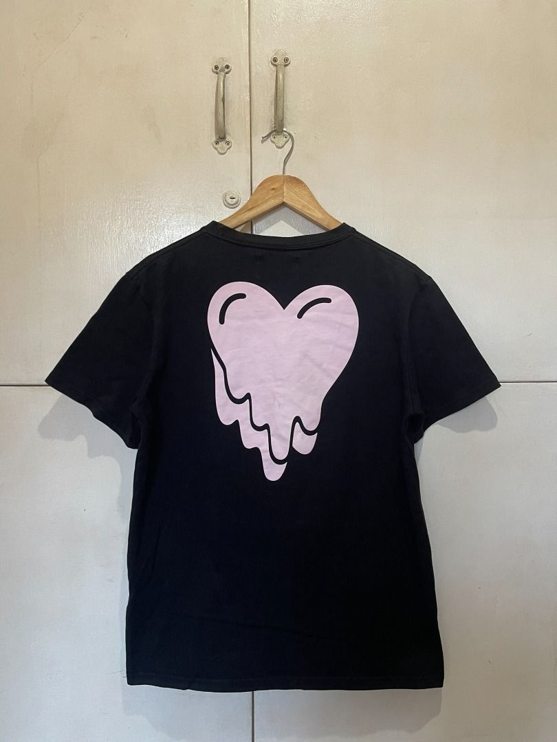 EMOTIONALLY UNAVAILABLE '69 GRAPHIC' SHIRT (Category: Tshirts & Polo Shirts ) located in Manila. Submitted by ako.si.lemmor (Listing ID 1466784038, Image 2). Description: This item is legit but thrifted, manage your expectation. Dimes: 20X27 (M-L) Color rate: 9/10 Issue: Slight color fade Ship at your own cost or pickup Mandaluyong..