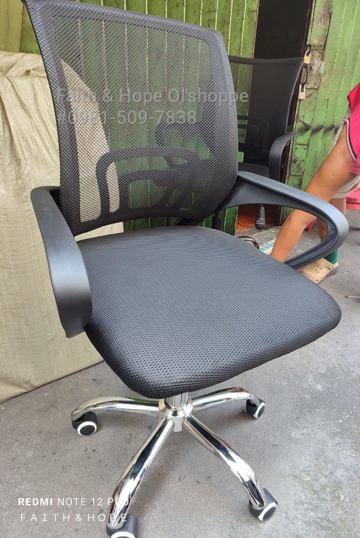 Ergonomic Mesh Office Chair with Wheels (Category: Office Furniture & Fixtures) located in Manila. Submitted by jamfrimzy089458 (Listing ID 1466826402, Image 2). Description: Black mesh office chair with lumbar support and curved armrests. Chrome finish metal base equipped with smooth-rolling caster wheels. Adjustable height via pneumatic gas lift lever. Breathable mesh back keeps you cool during long hours at the desk. Assembly required..