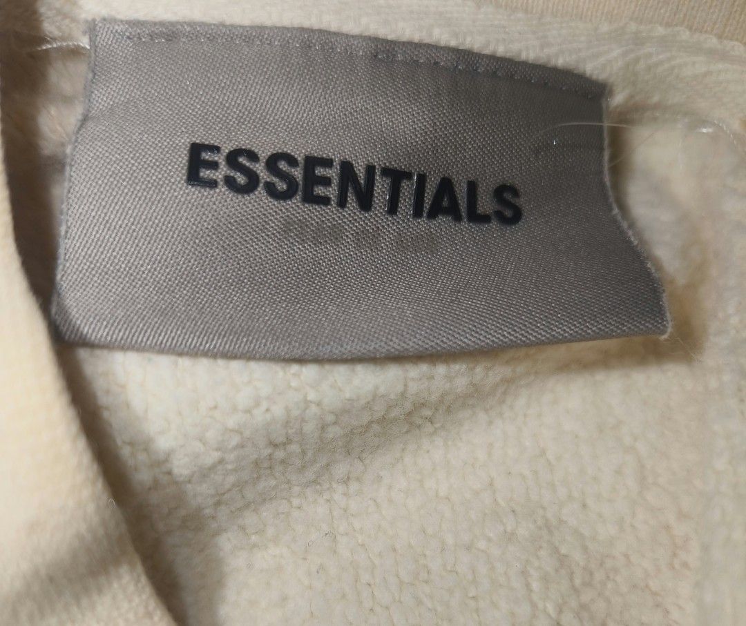 Essential jacket (Category: Coats, Jackets and Outerwear) located in Batangas. Submitted by mightypenguin-764c23 (Listing ID 1466829591, Image 2). Description: .