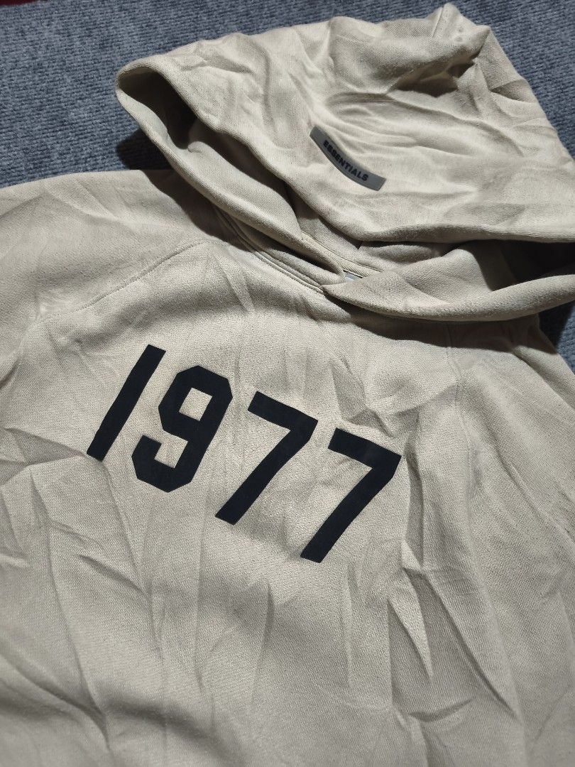 Essentials 1977 hoodie🔥 (Category: Hoodies) located in Ferrol. Submitted by denverthethrifter (Listing ID 1466919223, Image 3). Description: Essentials 1977 hoodie🔥 Excellent condition 📌 No issue 📌 23x28📌.