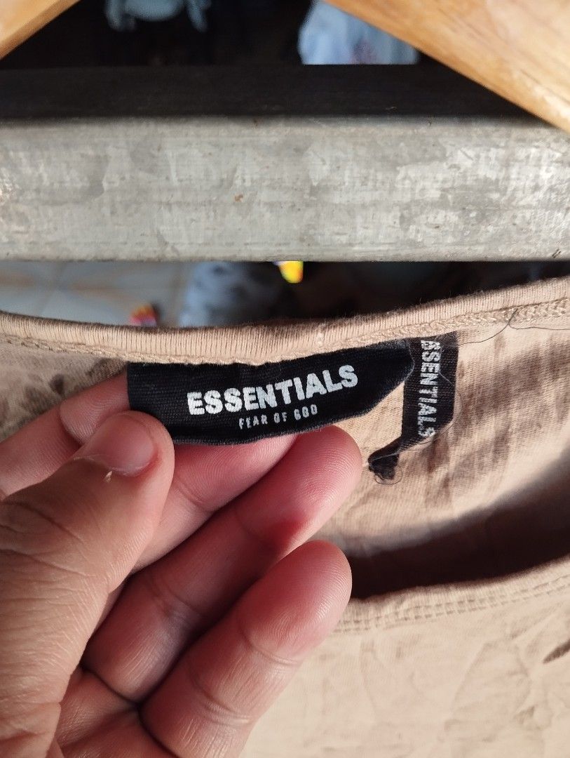 essentials tanktop (Category: Swim Top & Rash Guards) located in Rizal. Submitted by saint-nike11 (Listing ID 1466810442, Image 3). Description: essentials tanktop 21 lapad 26 haba medium to large 550 + sf.