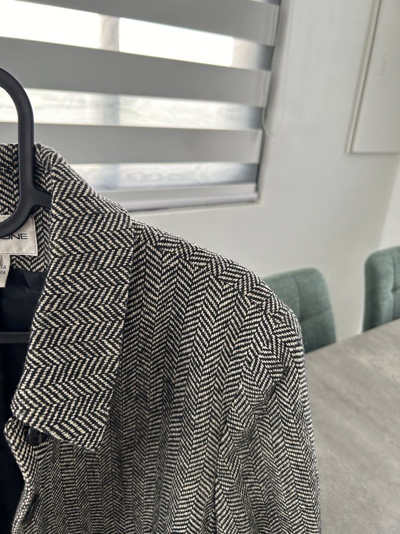 Evan Picone Black And White Herringbone Jacket (S) (Category: Coats, Jackets and Outerwear) located in Dasmarinas. Submitted by sfclosetcleanup (Listing ID 1466844768, Image 3). Description: 16 x 22.
