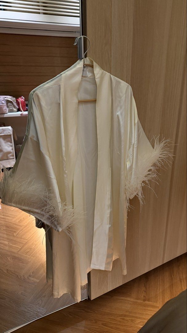 Eve the label dress robe (Category: Evening dresses & gowns) located in Manila. Submitted by sugarnspice1992 (Listing ID 1466911906, Image 2). Description: Original eve the label robe Used once.
