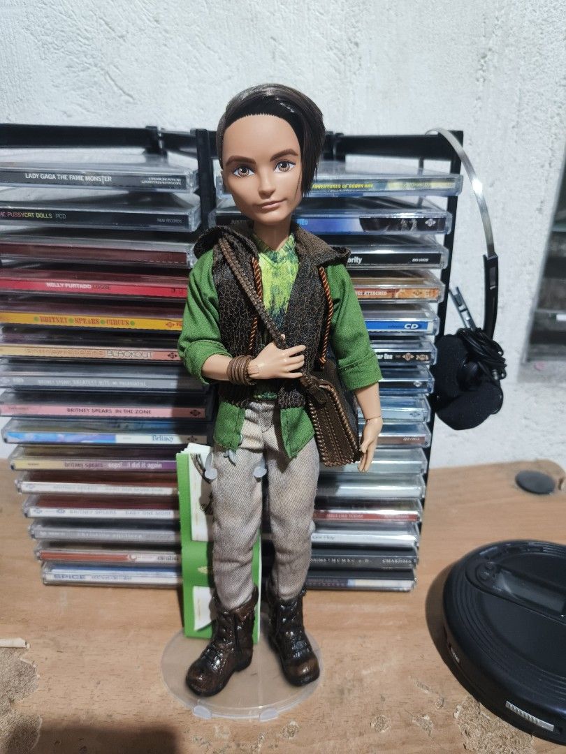 Ever after high - Hunter Huntsman (Category: Kids Toys) located in Bacolod City. Submitted by room_reset_finds (Listing ID 1466902900, Image 2). Description: Signature Hunter Huntman Doll | Complete without stand ‎• Condition: Preloved – may have minor signs of use, light scuffs, scratches, or small imperfections, but overall still in good condition. ‎• No major damage or missing parts unless stated in the description. •Price is still negotiable!