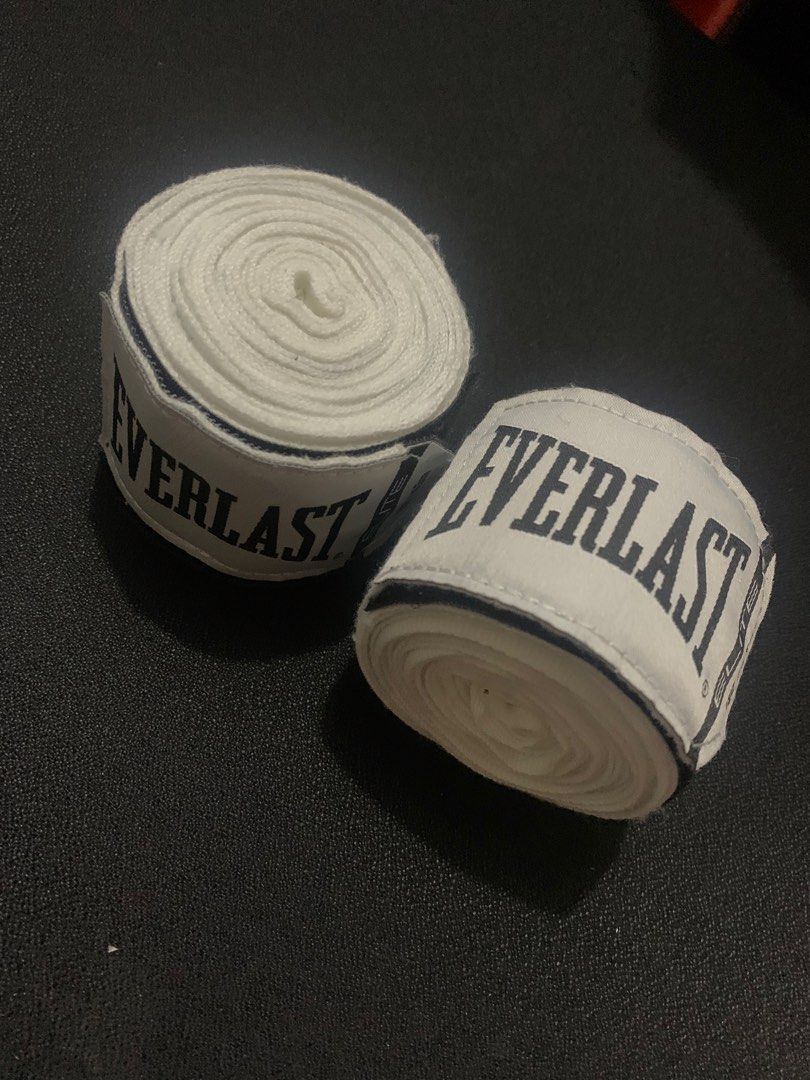 EVERLAST elite hand wrap 180in (Category: Combat Sports) located in Manila. Submitted by santanajdd (Listing ID 1466834113, Image 2). Description: Everlast Elite Hand Wrap 🥊 * clean white w/ black branding * standard 180in 4.5m * ideal and durable for Boxing, Muay Thai, and general training.