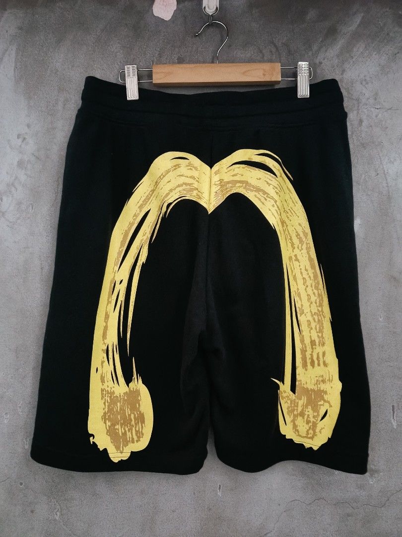 EVISU DAICOCK (Category: Shorts) located in Masbate. Submitted by arielagost83627 (Listing ID 1466802187, Image 1). Description: Color Rate: 10/10 Dimes: 21x30 Issue: None Excellent Condition.