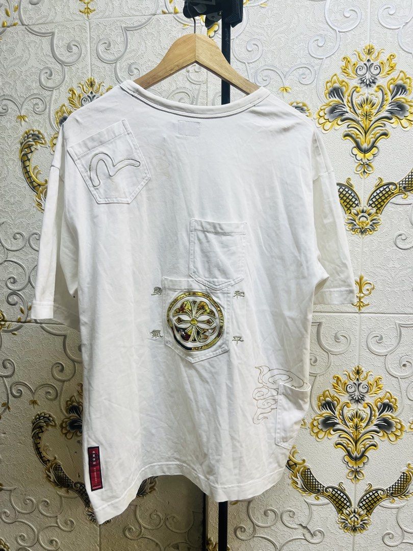 Evisu Heritage Graphic White T-Shirt (Category: Tshirts & Polo Shirts ) located in Manila. Submitted by irenekaren57943 (Listing ID 1466847585, Image 2). Description: 𒊹︎𝐄𝐕𝐈𝐒𝐔 𝐒𝐡𝐢𝐫𝐭 ➤ 𝟐𝟑 𝐖 | 𝟐𝟗 𝐋 ➤ 𝐋𝐢𝐤𝐞 𝐍𝐞𝐰 ➤ 𝐍𝐨 𝐈𝐬𝐬𝐮𝐞 𝐖𝐚𝐬𝐡𝐚𝐛𝐥𝐞 𝐒𝐭𝐚𝐢𝐧‼️ .