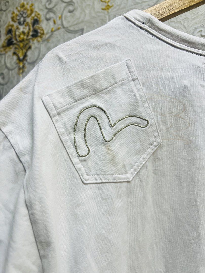 Evisu Heritage Graphic White T-Shirt (Category: Tshirts & Polo Shirts ) located in Manila. Submitted by irenekaren57943 (Listing ID 1466847585, Image 3). Description: 𒊹︎𝐄𝐕𝐈𝐒𝐔 𝐒𝐡𝐢𝐫𝐭 ➤ 𝟐𝟑 𝐖 | 𝟐𝟗 𝐋 ➤ 𝐋𝐢𝐤𝐞 𝐍𝐞𝐰 ➤ 𝐍𝐨 𝐈𝐬𝐬𝐮𝐞 𝐖𝐚𝐬𝐡𝐚𝐛𝐥𝐞 𝐒𝐭𝐚𝐢𝐧‼️ .