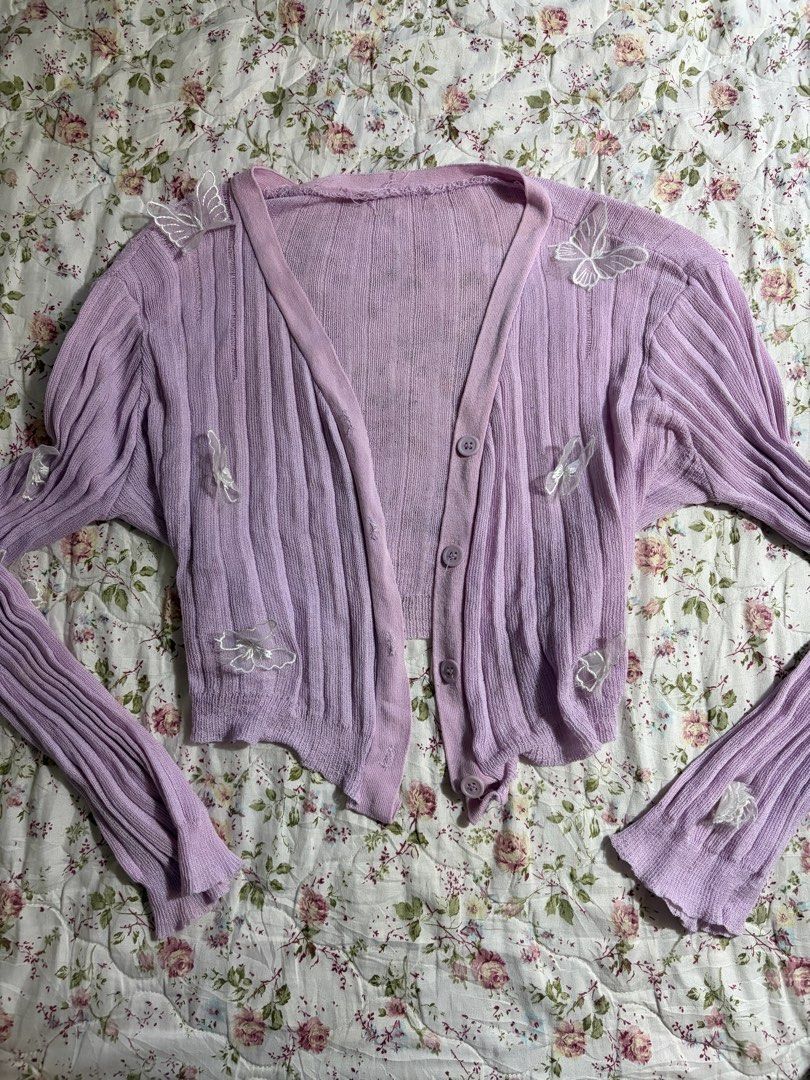 Fairy Butterfly Cardigan (Category: Longsleeves) located in Muntinlupa City. Submitted by herellas0504 (Listing ID 1466899419, Image 1). Description: Fairy Butterfly Cardigan Mine: 200 (au) ———————— size: xs-med issue: see last slide (not that noticeable when worn) cutee sm!.