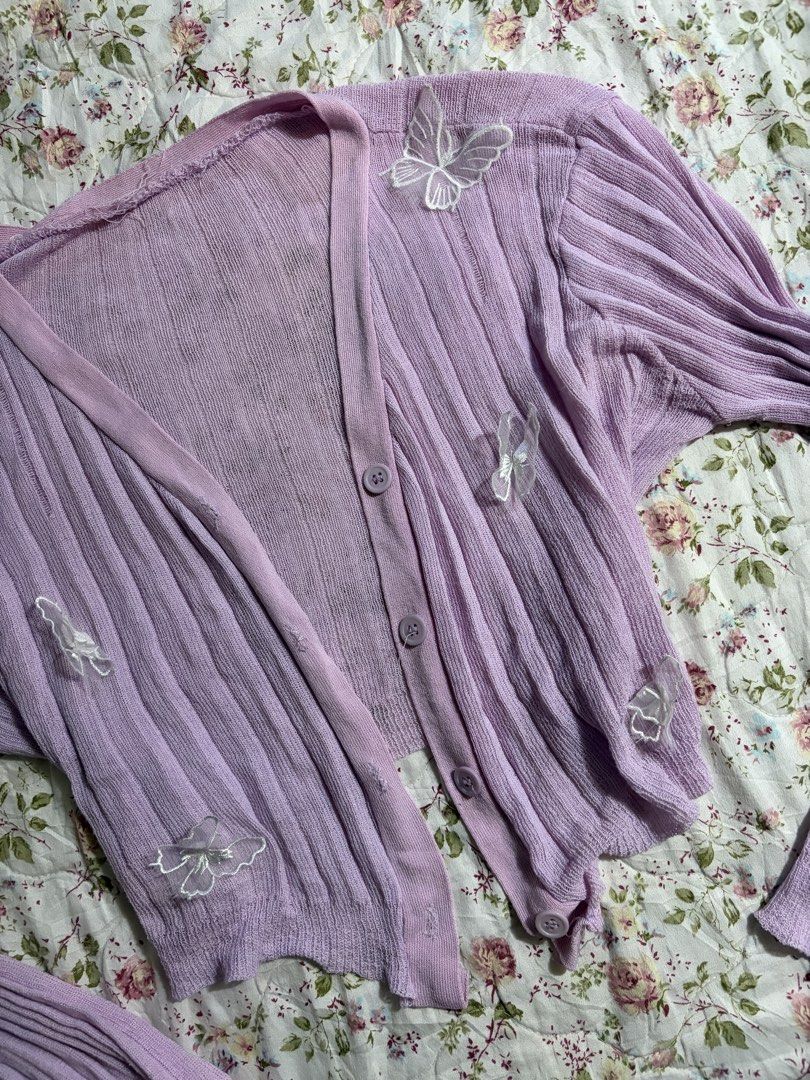 Fairy Butterfly Cardigan (Category: Longsleeves) located in Muntinlupa City. Submitted by herellas0504 (Listing ID 1466899419, Image 2). Description: Fairy Butterfly Cardigan Mine: 200 (au) ———————— size: xs-med issue: see last slide (not that noticeable when worn) cutee sm!.