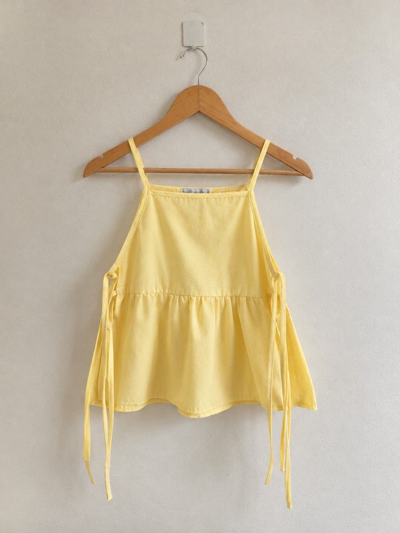 Fashtrends Yellow Cami Tank Top (Category: Sleeveless) located in Manila. Submitted by maxinesotto (Listing ID 1466873527, Image 1). Description: SIZE: small on tag width - 15 length - 20.
