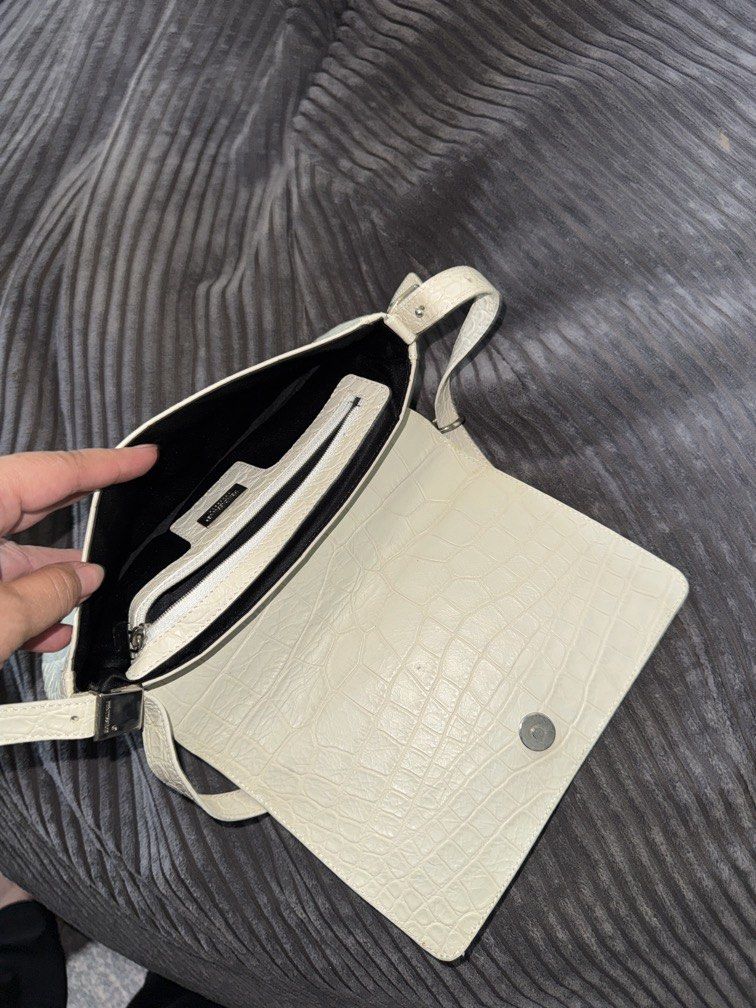 FENDISSIME CROC EMBOSSED WHITE SHOULDER BAG (Category: Family Planning) located in Angeles City. Submitted by migs_font29 (Listing ID 1466844266, Image 3). Description: .